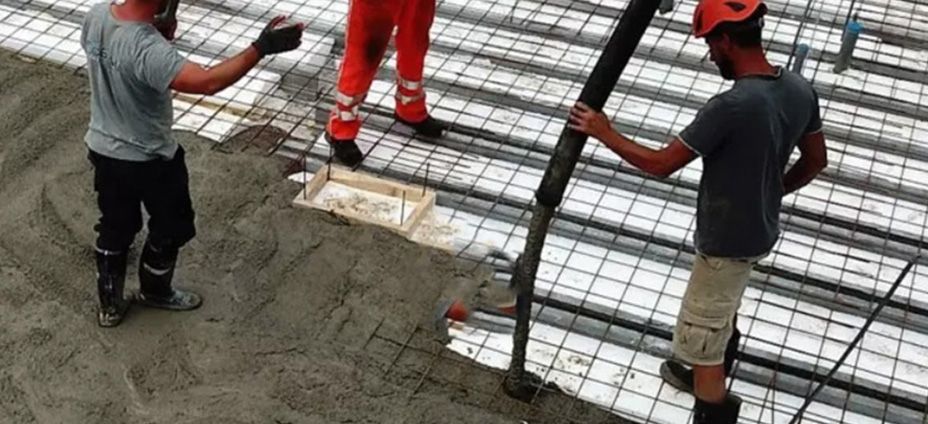 Broodjesvloer leggen met betonnen vloerbalken