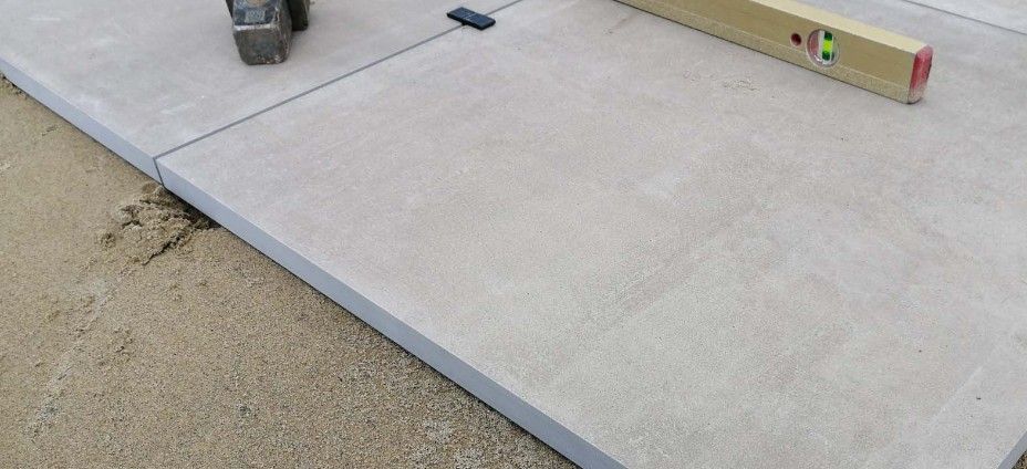 Keramische tegels 3 cm dik leggen