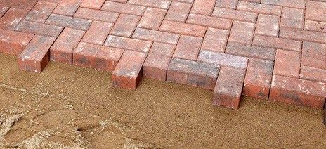 Wanneer gebruik je welk zand voor bestrating?