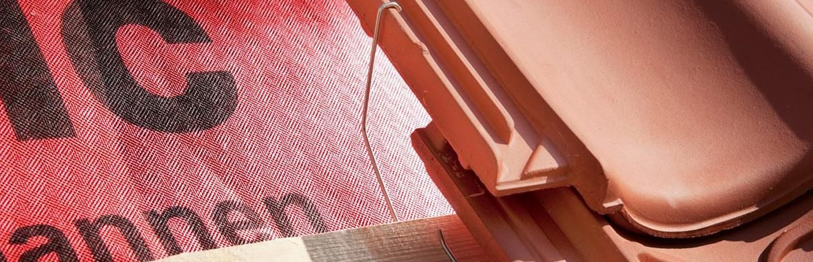 Dakpannen vastzetten