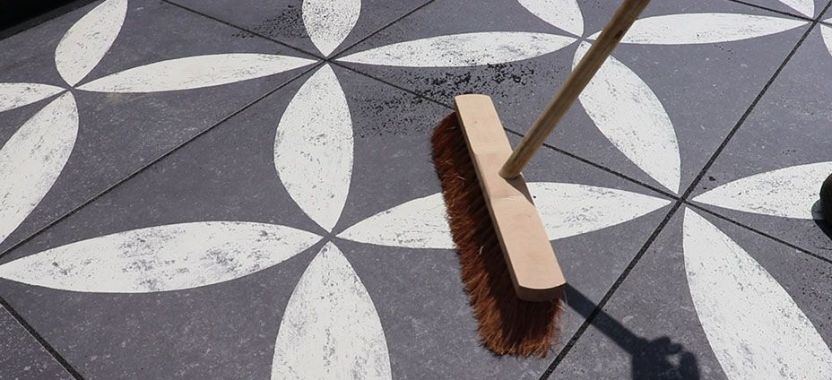 Keramische tegels buiten voegen