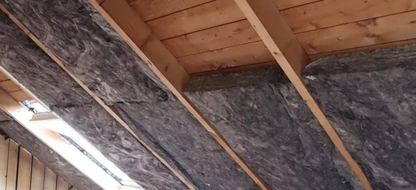 Schuin dak na-isoleren vanuit de binnenzijde  met minerale wol 