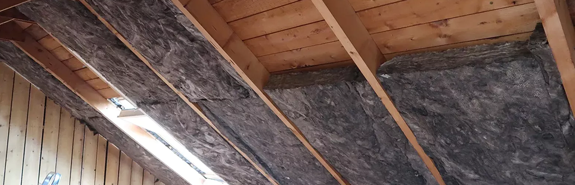 Schuin dak na-isoleren vanuit de binnenzijde  met minerale wol 