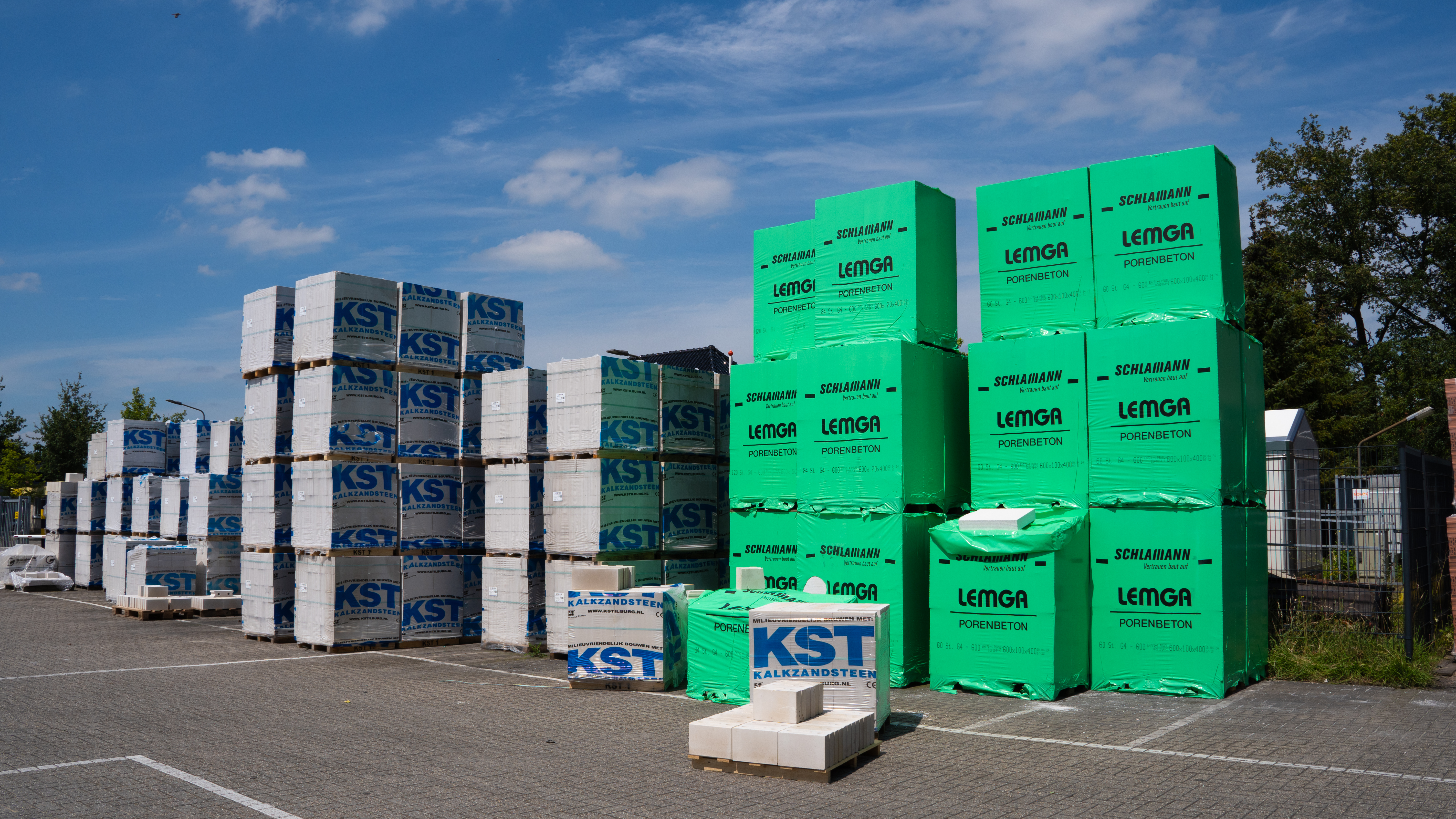 Kalkzandsteen en cellenbeton ruim op voorraad bij Sleiderink Bouwmaterialen!