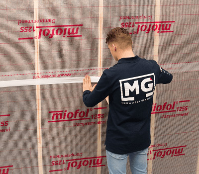 1. Het afplakken van naden, overlappen en beschadigingen