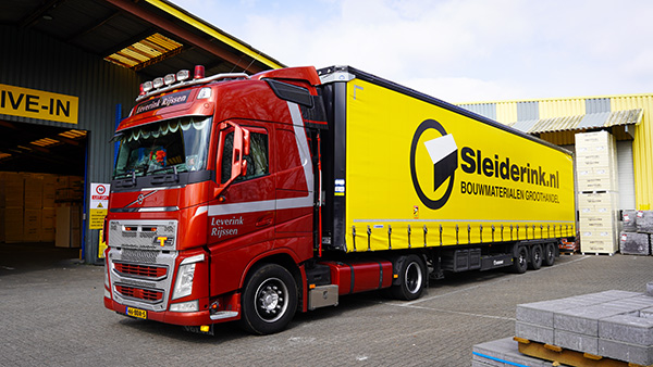 Vrachtwagen Leverink met Sleiderink doek