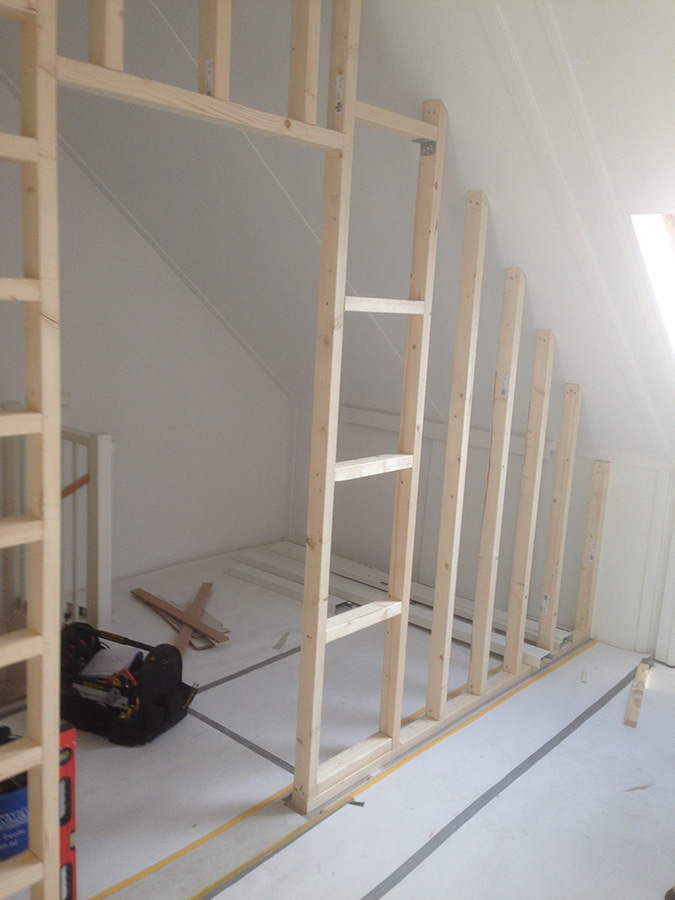 Houten regelwerk scheidingswand