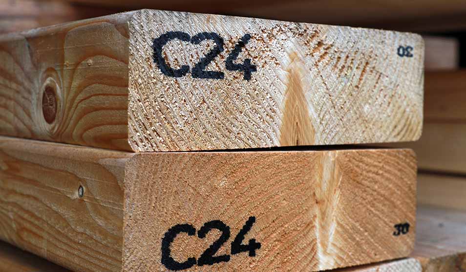 Zichtbare C24 markering op hout