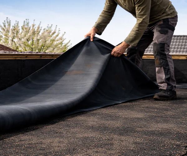 EPDM_over_bitumen_aanbrengen