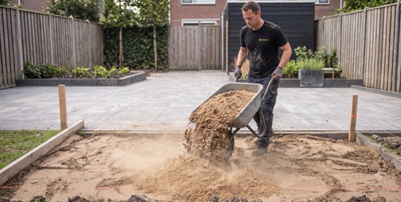 Stap_2_zandbed_aanleggen_en_verdichten_kunstgras_leggen