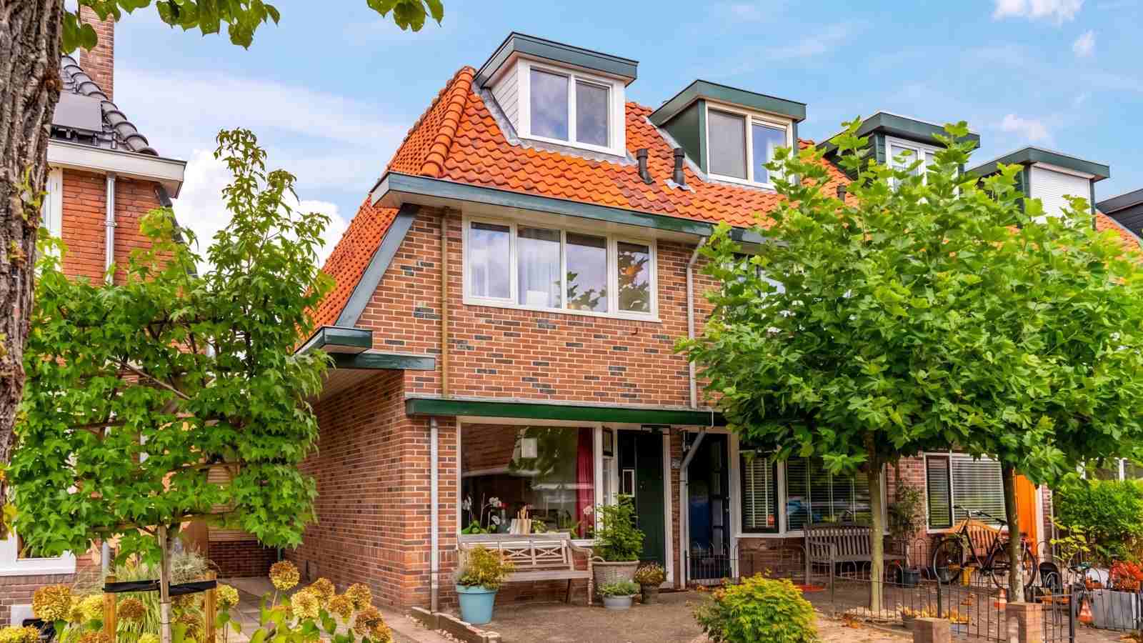 Voorbeeld_jaren_30_stijl_Eurosteen_Eurood_Gesinterd_Handvorm_Dikformaat