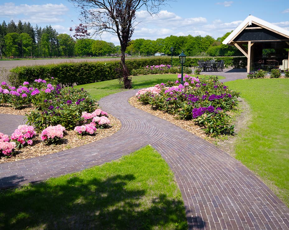 Landelijke_tuininrichting_gebakken_klinkers