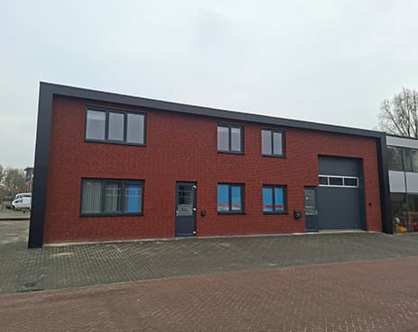 Rockpanel_gevelbekleding_bedrijfspand_renoveren_delutte
