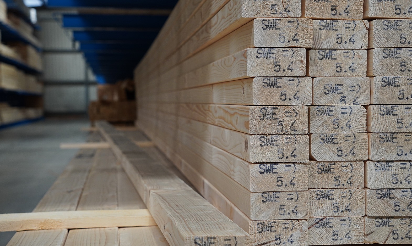 Vuren balken van Sleiderink